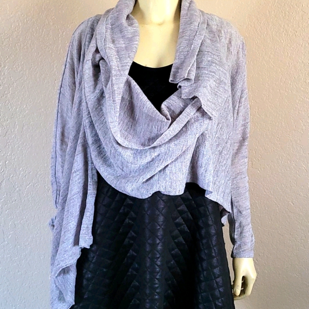 Forever 21 gray light weight unique sweater